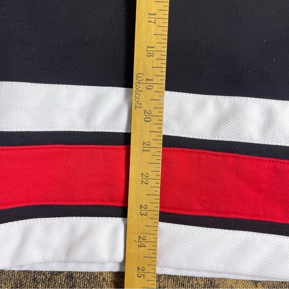 Wisconsin Badgers Hockey Red and Black Hoodie Jersey Sweatshirt Pullover - Picture 6 of 8